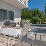 Jelavic - Makarska By Guide