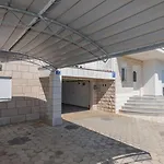 Jelavic - Makarska By Guide Donji Vinjani