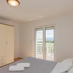 Jelavic - Makarska By Guide * Donji Vinjani