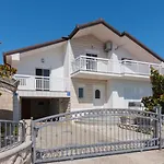 Jelavic - Makarska By Guide * Donji Vinjani