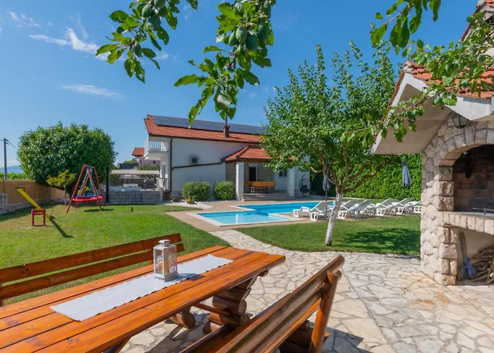 Jelavic - Makarska By Guide * Susnjari