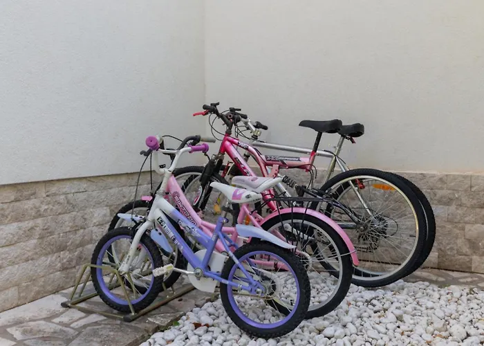 Jelavic - Makarska By Guide *