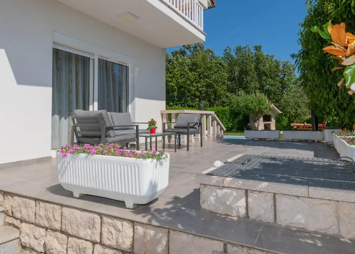 Jelavic - Makarska By Guide