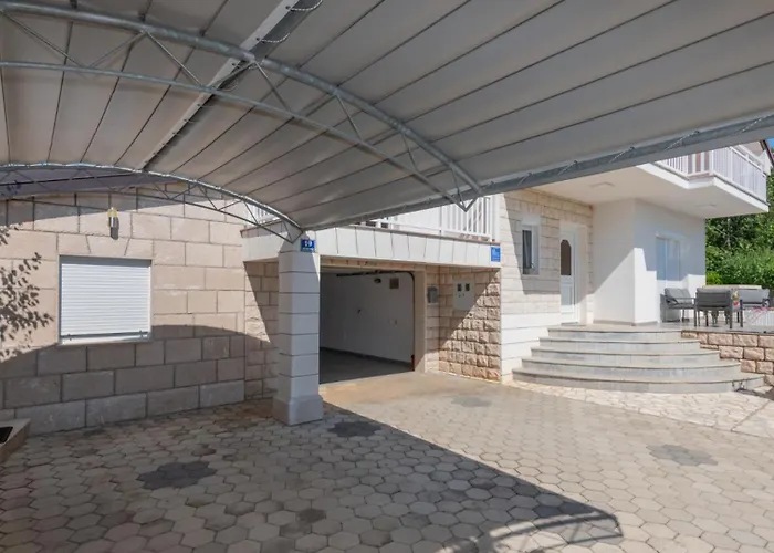 Jelavic - Makarska By Guide Susnjari