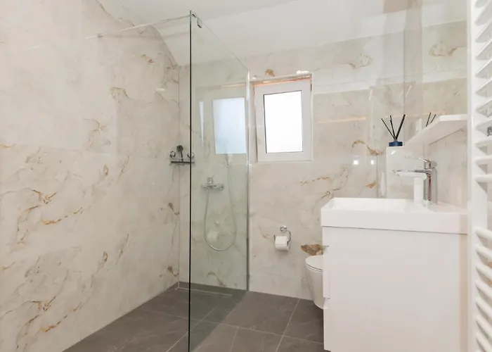 Jelavic - Makarska By Guide * Susnjari