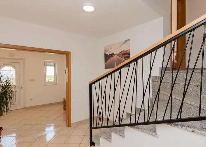 Jelavic - Makarska By Guide Susnjari