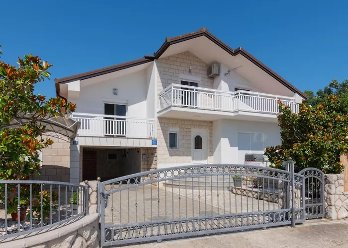 Jelavic - Makarska By Guide * Susnjari